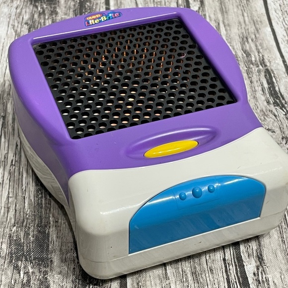 Travel light brite w 72 rainbow colored pegs hours of fun on the road or at home - Picture 8 of 8